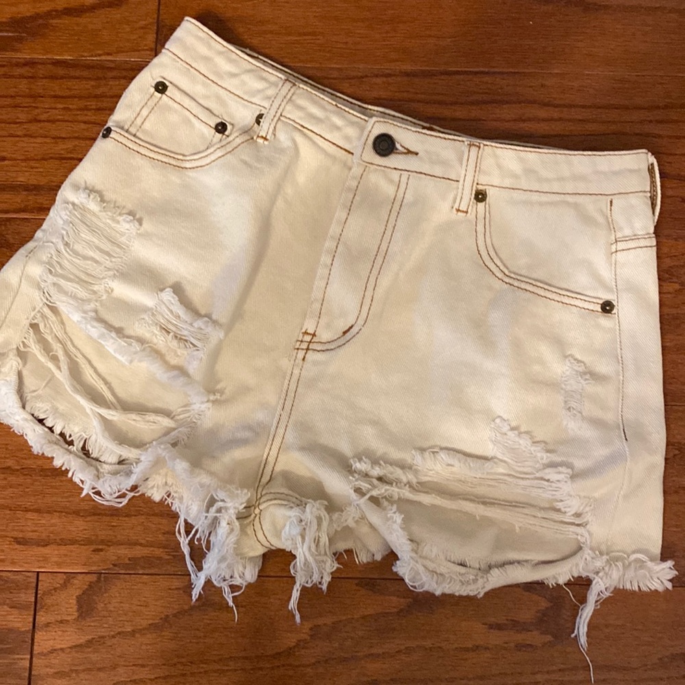 Signature8 cream rugged denim high rise Shorts - size medium